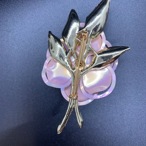 Enamel Flower Brooch Iridescent Pink With Gold-Tone Leaves Faux Pearl Center - Picture 3 of 6